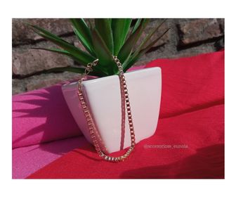 side image for Pulsera dorada con pequeños eslabones - 1