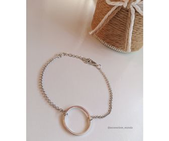 side image for Pulsera plateada dije en forma circular - 1