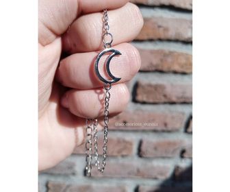 side image for Pulsera plateada con dije de luna - 1