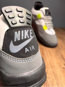 side image for Jordan 4 "Neon" - 2