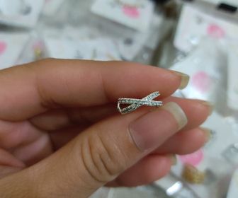 side image for Brinco Piercing Fake em X com Zircônias Folheado a Prata 1000 - 1