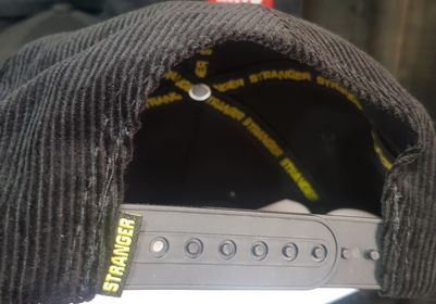 side image for Gorro Stranger - 1