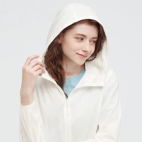 side image for PARKA DE BOLSILLO NEGRA TALLA M PROTECCIÓN UV CAPUCHA MUJER - 1