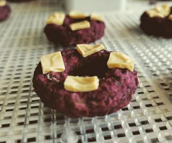 side image for Purple Potato Molar Doughnut with Cheese 芝士紫薯蔬菜鸡肉磨牙圈  Makanan Ringan Haiwan PET SNACKS 营养 洁牙磨牙 - 1