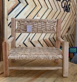 side image for Banquinho Decorativo de Palha. - 1