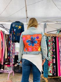 side image for Chaqueta flores fondo naranja  - 1