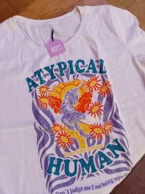 side image for Remera ATYPICAL - 2
