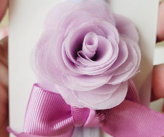 side image for Flor delicada e laço na meia de seda - 4