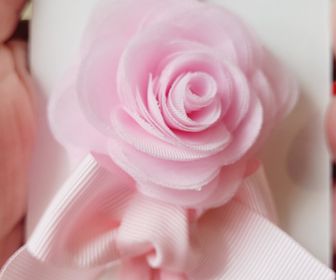 side image for Flor delicada e laço na meia de seda - 3