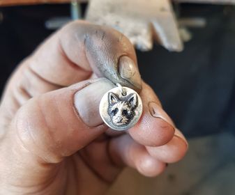 side image for Pet Portrait Pendants  - 2