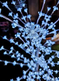 side image for Arbol decorativo mide 150cm
Funciona con electricidad - 1