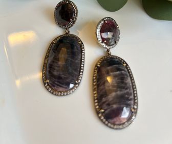 side image for Aretes de rubí con tonos morados - 1