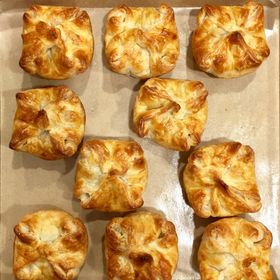 side image for Spinach Puffs, 10pcs - 1