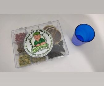 side image for Kit Gin caixa acrílica + copo dosador - 2