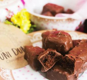 side image for Yuni Brownie Bites - 1