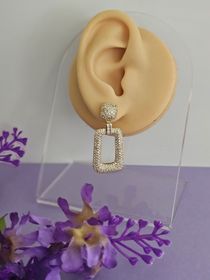 side image for "Pendientes colgantes de oro y diamantes  con cortes cuadrados" - 2