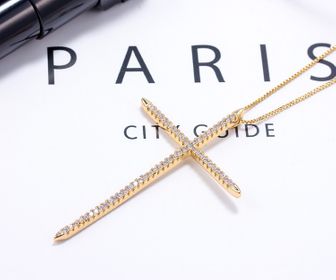 side image for  COLAR CRUZ BANHADO A OURO 18K CRAVEJADO COM MICRO ZIRCÔNIA NA COR CRISTAL - 3