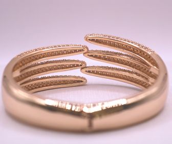 side image for BRACELETE GARRAS BANHADO A OURO 18K CRAVEJADO COM MICROZIRCONIAS CRISTAL.  - 3