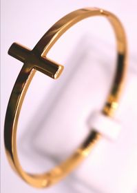side image for BRACELETE CRUZ BANHADO A OURO 18K  - 2