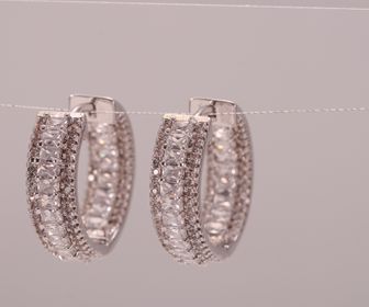 side image for BRINCO ARGOLINHA ARO BANHADO A RODIO CRAVEJADO DE MICRO ZIRCÔNIA NA COR CRISTAL - 2