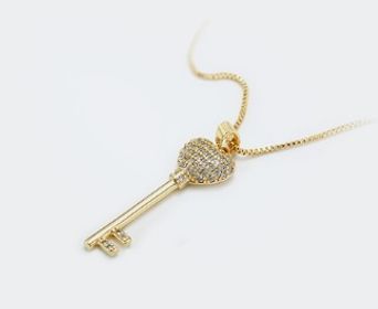 side image for COLAR CHAVE GRANDE BANHADO A OURO 18K CRAVEJADA COM MICRO ZIRCÔNIA - 1