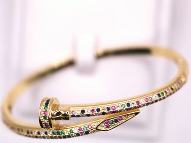 side image for BRACELETE PREGO BANHADO A OURO 18K  CRAVEJADO COM MICRO ZIRCÔNIAS COLORIDAS - 3