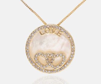 side image for COLAR BANHADO A OURO 18K COM PINGENTE CIRCULAR "LOVE" CRAVEJADO COM MICRO ZIRCÔNIA E BASE DE MADREPEROLA - 2