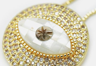 side image for COLAR  BANHADO A OURO 18K COM PINGENTE MANDALA OLHO GREGO EM MADREPÉROLA CRAVEJADO COM MICRO ZIRCÔNIA  - 1