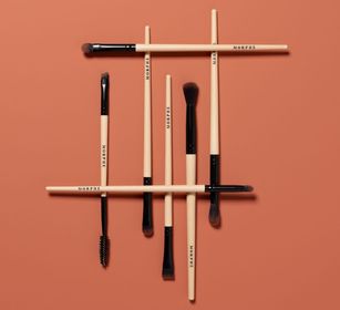 side image for EARTH TO BABE 7-PIECE BAMBOO EYE BRUSH SET - 3