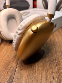 side image for AirPods Max  - 4