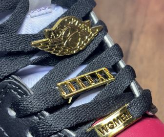 side image for Tênis Air Jordan 1 Mid  "Beetroot" Rox - 2