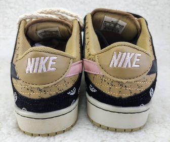 side image for SB Dunk Travis Scott 1 - 2