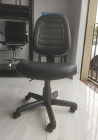 side image for Cadeira Executiva ALTA Costurada Giratória S/Relax c/ Braços Reguláveis – MARTIFLEX  - 5