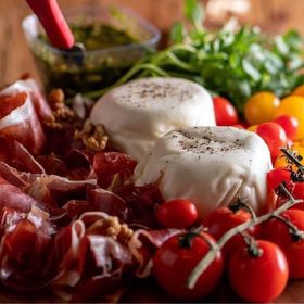 side image for Grazing Table Burrata (serve de até 3 pessoas) - 1