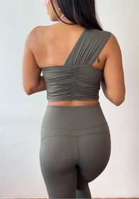side image for Set legging y top de lado olivo  - 1