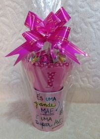 side image for Caneca com cone recheada de chocolates - 4