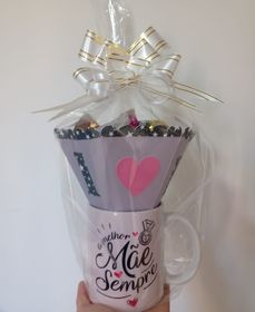 side image for Caneca com cone recheada de chocolates - 2
