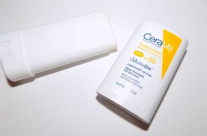 side image for Cerave protector solar stick - 1