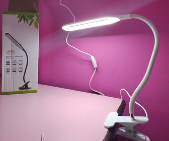 side image for Lámpara de enchufe con agarre reforzado

 - 1
