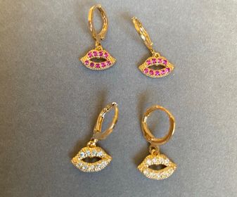 side image for Brincos - Kiss - 1