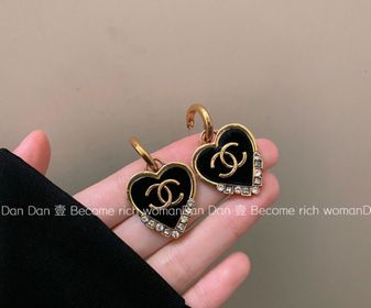side image for Chanel arete - 2