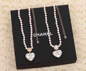 side image for Chanel collar - 3