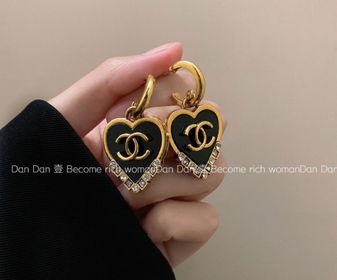 side image for Chanel arete - 1