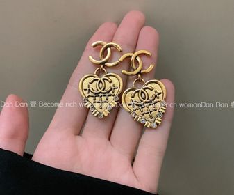side image for Arete Chanel - 2