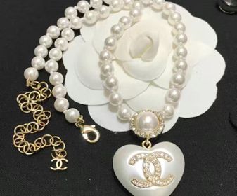 side image for Chanel collar - 1