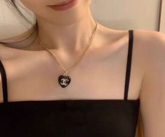 side image for Chanel collar - 2