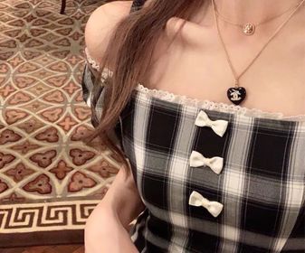 side image for Chanel collar - 3