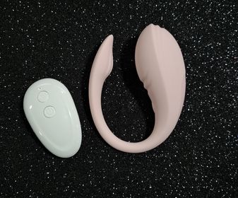 Vibrador de casal motor duplo ponto-g e clitóris. 