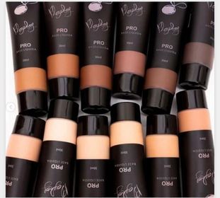side image for Base Líquida Matte Pro Playboy - 1