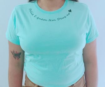 side image for T-shirt Feliz é quem tem Deus  - 1